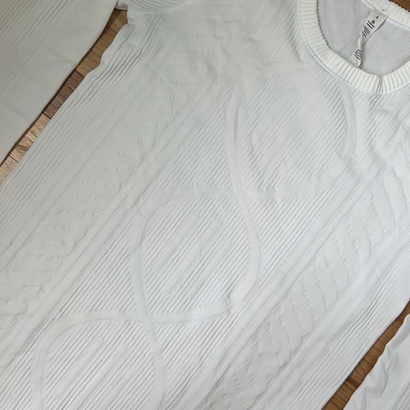 Lululemon athletic long sleeve - Picture 3 of 3